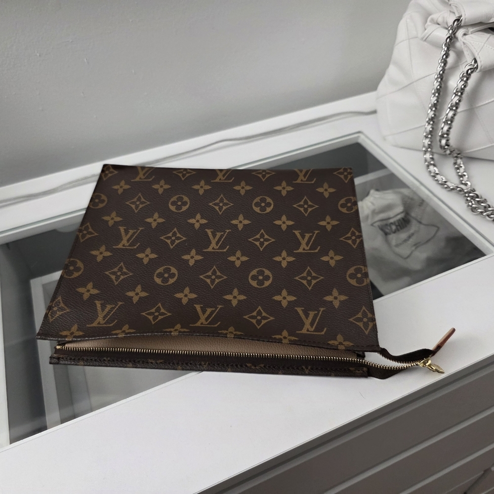 Louis Vuitton Monogram Toiletry 28 - Picture 10 of 10